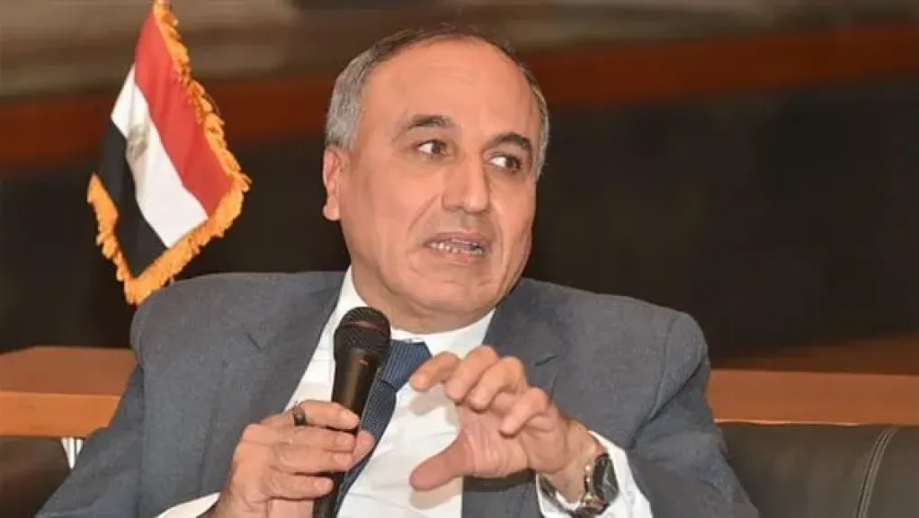 عبد المحسن سلامة: ترك الأطفال فريسة للإنترنت المفتوح دون غطاء قانوني يدمر الأجيال الناشئة