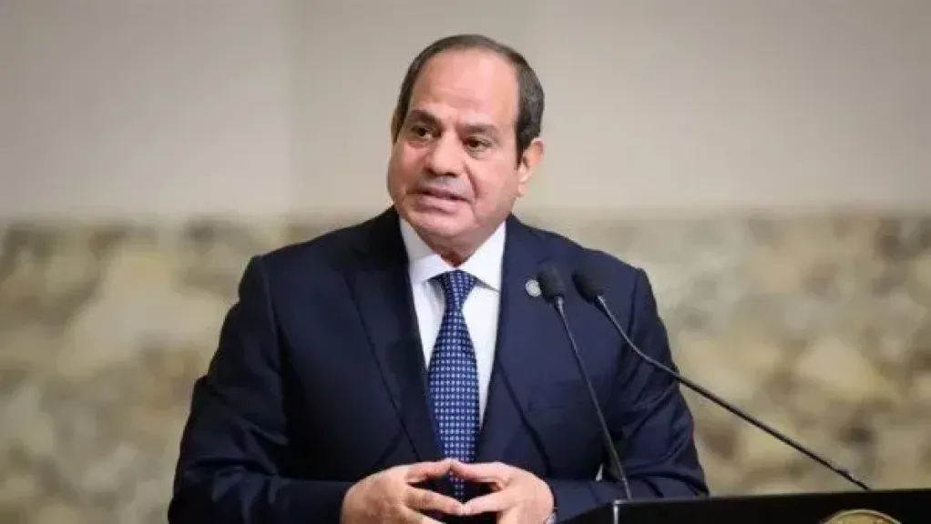 الرئيس السيسي يصدق على قانونين للبحث عن البترول واستغلاله بالصحراء الغربية والسويس