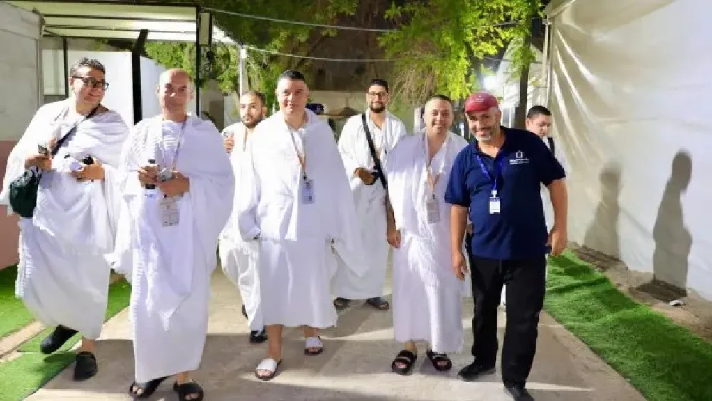رئيس بعثة حج الجمعيات يتفقد مخيمات عرفات.. ويطمئن على توافر الخدمات