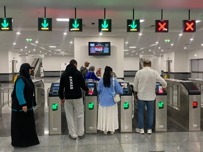 إقبال جماهيري كبير على مونوريل شرق النيل في أول أيام عيد الأضحى للتوجه إلى العاصمة الجديدة