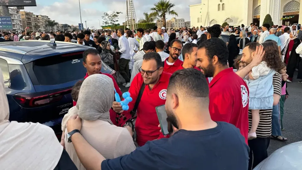 الهلال الأحمر المصري يشارك في تأمين احتفالات عيد الأضحى المبارك.. صور