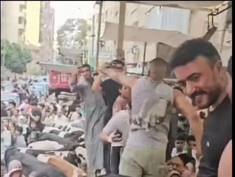 أحمد العوضي يحتفل بعيد الأضحى وسط أهالي عين شمس