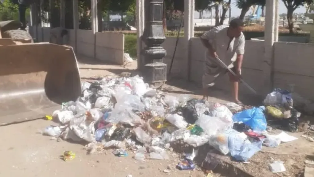 خلال إجازة عيد الأضحى.. رفع 130طن مخلفات بشوارع وقرى مركز قنا