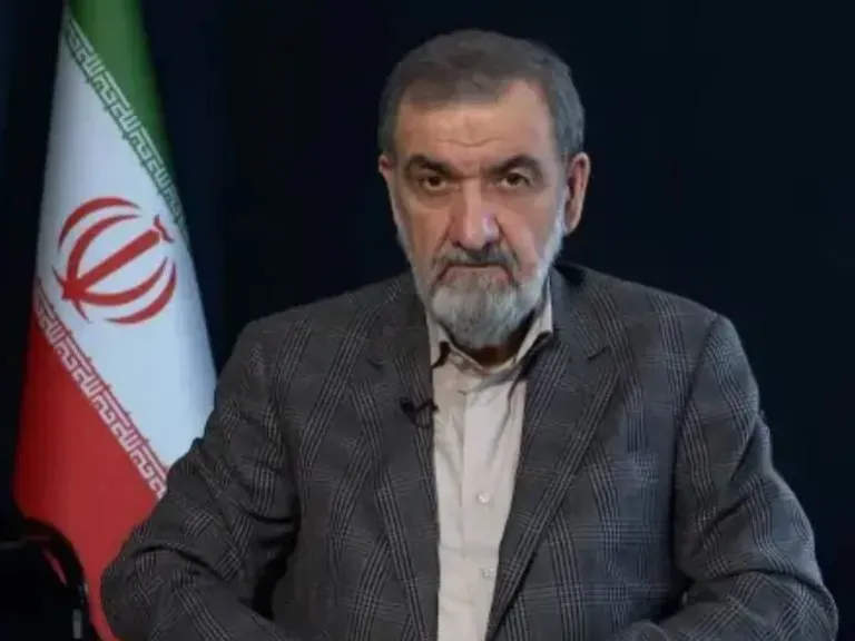 مستشار المرشد الإيراني يتهم ترامب بـ«خيانة الدبلوماسية» بسبب استمرار الحصار على إيران