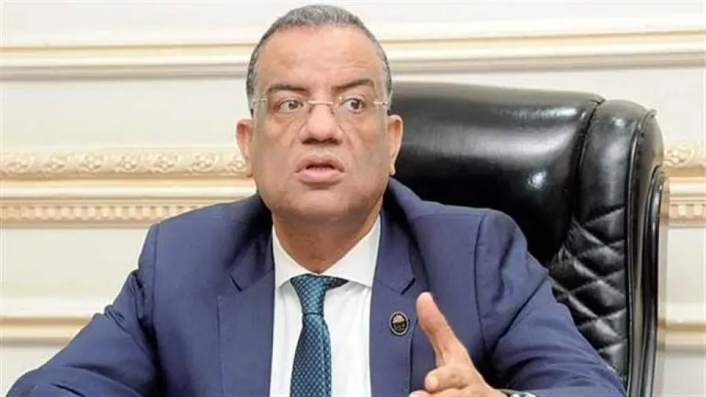 محمود مسلم: اتفاق أمريكي ـ إيراني يلوح في الأفق خلال أيام.. وترامب يدير الملفات الدولية بعقلية «البلايستيشن»
