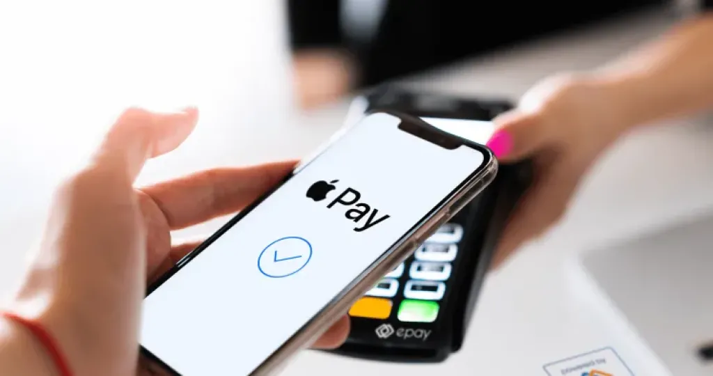 كيف تستفيد من خدمة Apple Pay والمحافظ الرقمية في مشتريات العيد؟