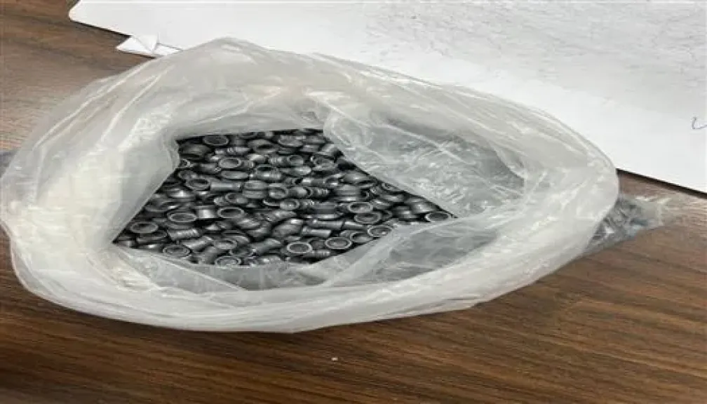 جمارك مطار الأقصر تضبط محاولة تهريب 730 طلقة ذخيرة لبنادق الهواء