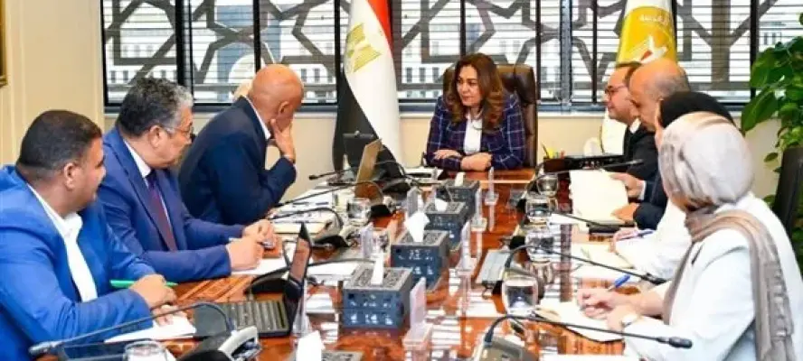وزيرة التنمية تلتقي ممثلي جمعية المحافظة على البيئة بالغردقة (هيبكا)