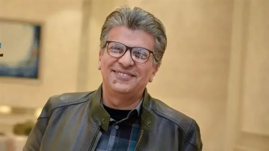 خالد منتصر يحذر من مخاطر التخلي عن العلاج الطبي لصالح وصفات غير مثبتة