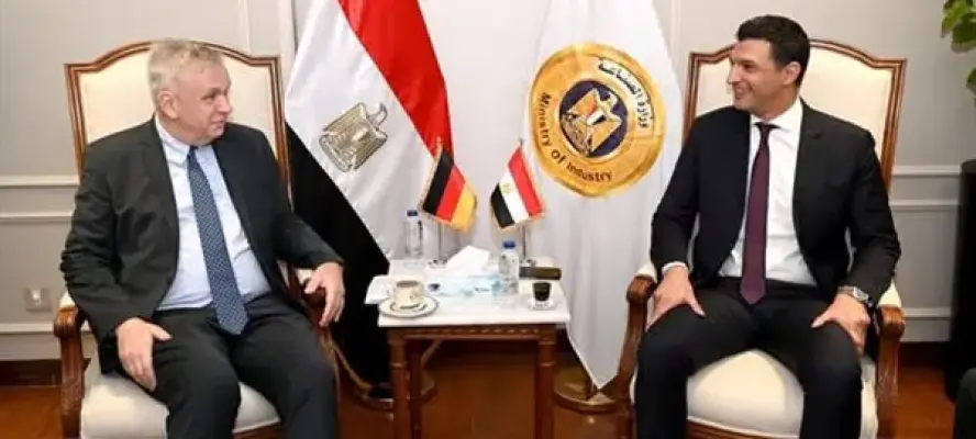 وزير الصناعة يبحث مع سفير ألمانيا بالقاهرة تعزيز التعاون الصناعي بين البلدين