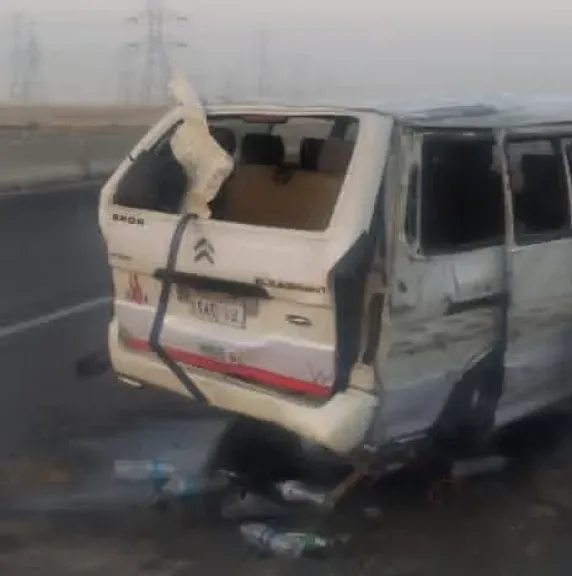 إصابة 11 شخصا في انقلاب سيارة ميكروباص بالطريق الصحراوي الشرقي ببني سويف