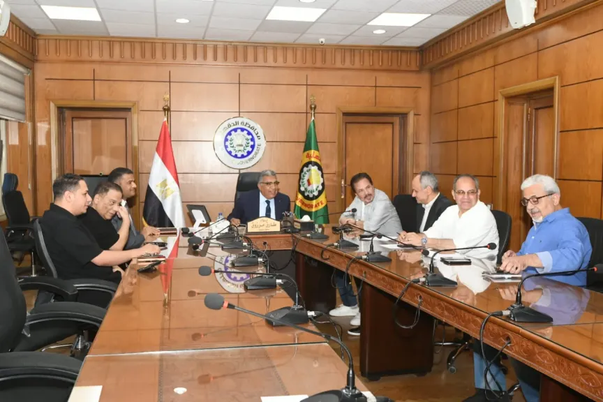 محافظ الدقهلية يجتمع بمحمد رياض وعادل عبده لبحث الترتيبات النهائية للمهرجان القومي للمسرح