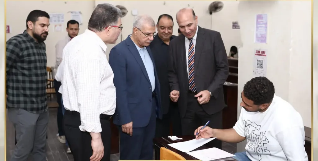 رئيس جامعة الزقازيق يتفقد امتحانات الفصل الدراسي الثاني بكلية الحاسبات والمعلومات