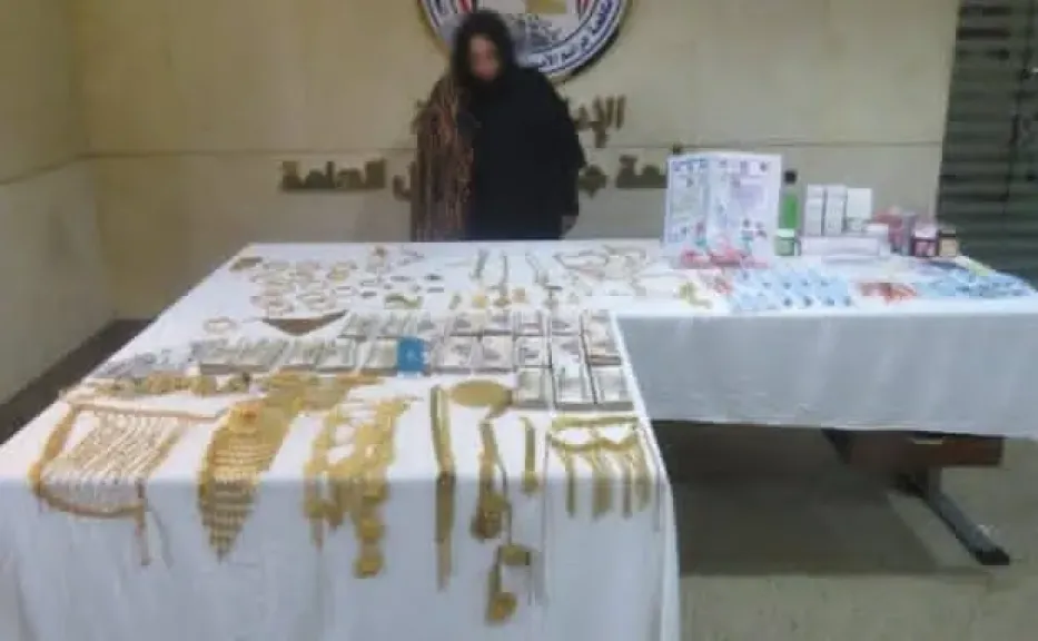أصابت إحدى ضحاياها.. ضبط منتحلة صفة طبيبة تجميل بالقليوبية بحوزتها ذهب وعملات أجنبية
