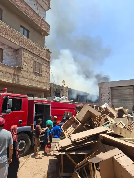 السيطرة على حريق بمزرعة دواجن بداخلها ورشة نجارة ببنها بسبب ماس كهربائي