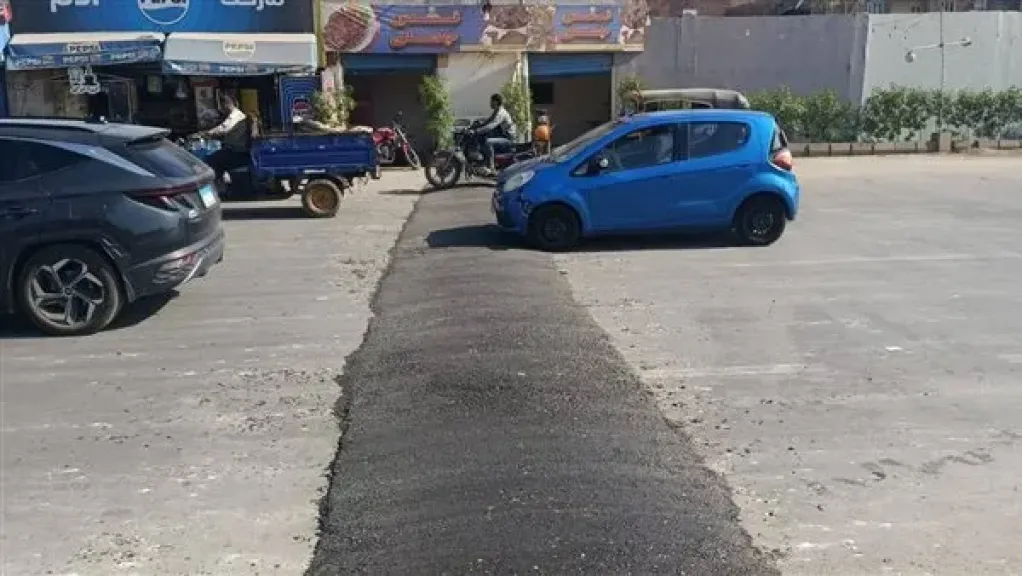 الجيزة تُنشئ مطبات صناعية بالطريق الأبيض محور المهندس شريف إسماعيل