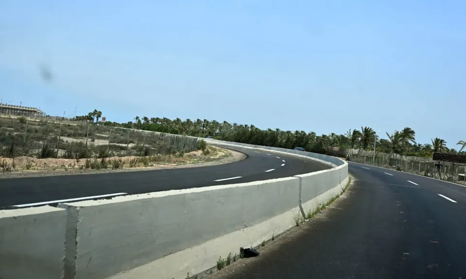 رئيس الوزراء يستعرض موقف أعمال تطوير مشروعي ”طريق الخدمات” و”طريق الشركات” بالبحيرة