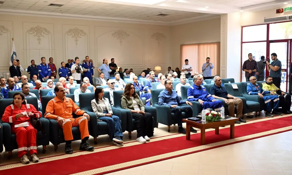 رئيس الوزراء يتفقد مواقع إنتاج الغاز الطبيعي بمنطقة غرب الدلتا العميقة التابعة لشركة ”رشيد للبترول”