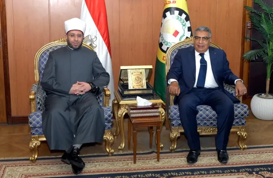 محافظ الدقهلية يستقبل وزير الأوقاف خلال زيارته لمناقشة رسالة دكتوراه بجامعة المنصورة