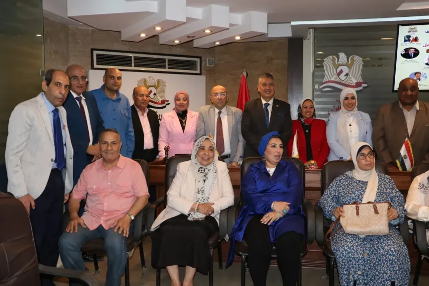 حزب المصريين يفتح ملف الفجوة بين التعليم وسوق العمل في ندوة موسعة بمشاركة نخبة من الخبراء والمتخصصين