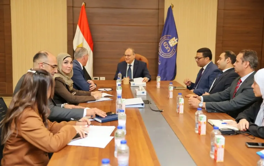 رئيس هيئة الدواء المصرية يلتقي وفد وزارة الصحة الفلسطينية لبحث سبل تطوير المنظومة الدوائية والصحية