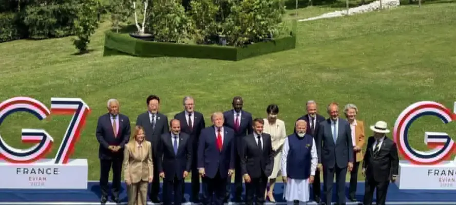 الرئيس السيسي يتوسط صورة تذكارية مع القادة المشاركين في قمة G7