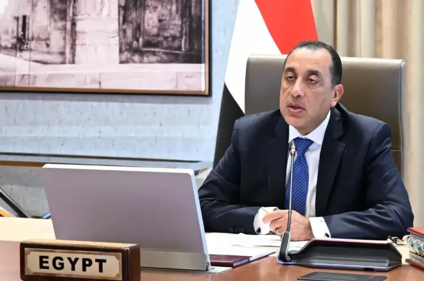 رئيس الوزراء: الحكومة تعمل على زيادة المخزون الاستراتيجي للمواد البترولية والسلع