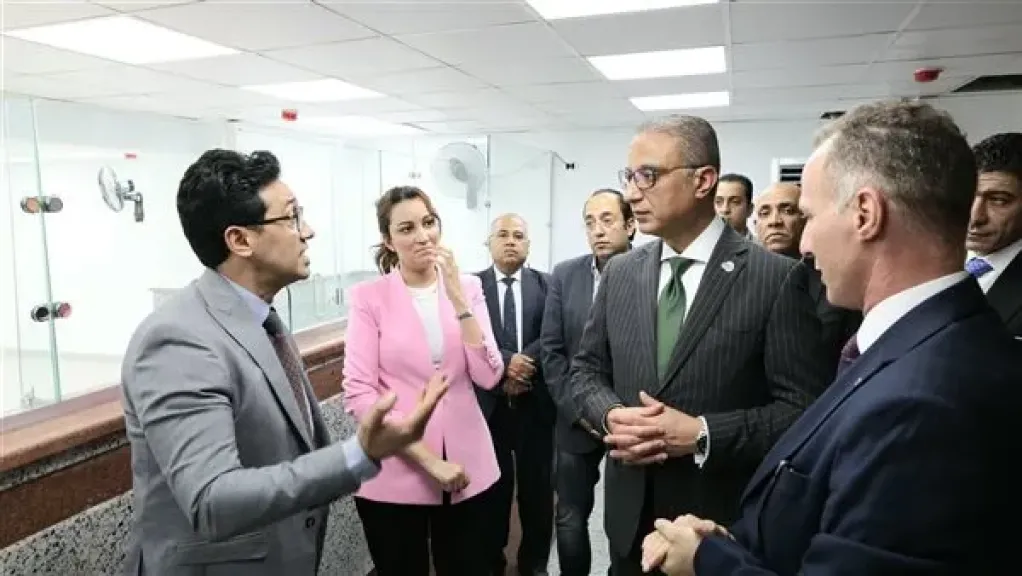 محافظ الجيزة يتفقد التجهيزات الجارية بالمركز التكنولوجي بمدينة الجيزة