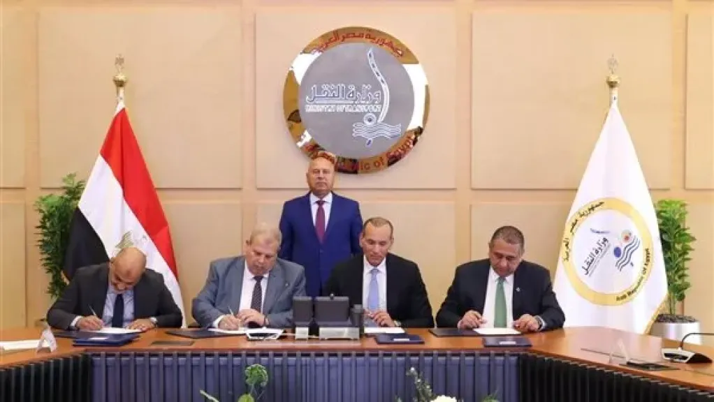 ​وزير النقل يشهد توقيع عقود إنشاء وتطوير خطوط السكك الحديدية ونظم الإشارات