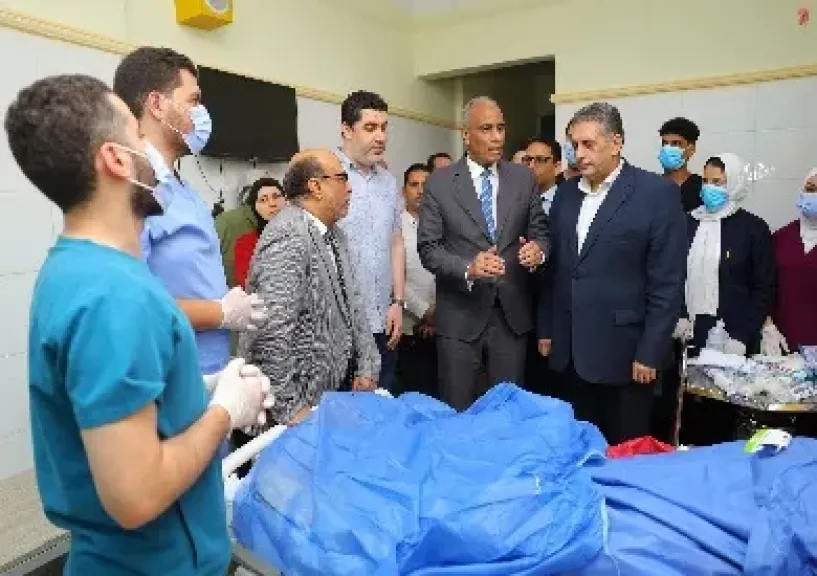 محافظ كفرالشيخ يوجه بتوفير الرعاية الطبية لرئيسة قرية أُصيبت بحروق خلال إزالة تعديات بالحامول