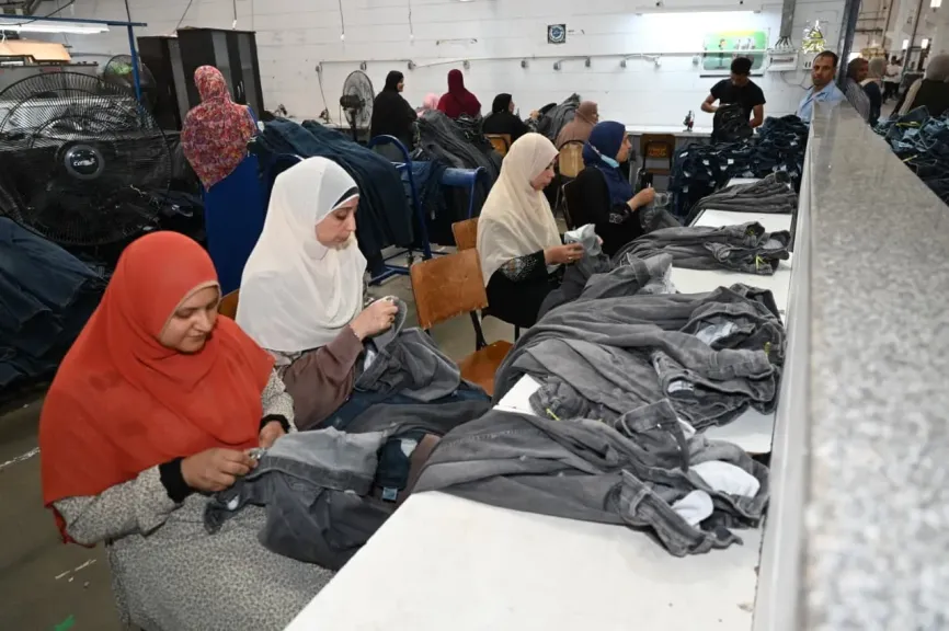 محافظ بني سويف ووزير الصناعة يتفقدان مصانع في منطقتي بياض العرب والصناعات المتوسطة.. صور