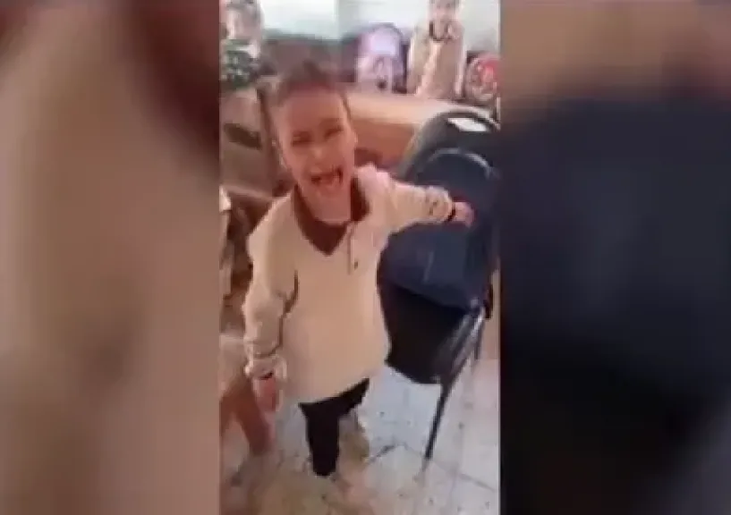 بعد بكائها داخل الفصل.. مدرس بقنا يروي تفاصيل طلب تلميذة النوم خلال الحصة