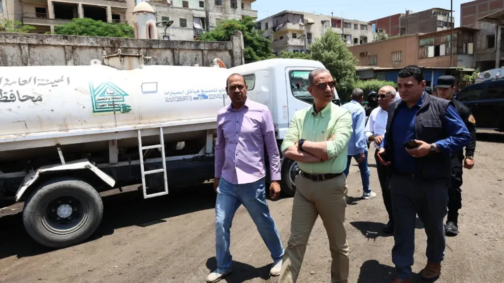 جولات ميدانية مفاجئة لمحافظ الجيزة لمتابعة منظومة النظافة ورفع الإشغالات بالأحياء.. صور