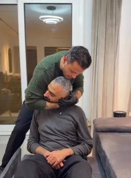 سمكري البني آدمين: لا أعالج مرضى ولست طبيبا .. ونقابة العلاج الطبيعي: نحذر البسطاء من المحتالين