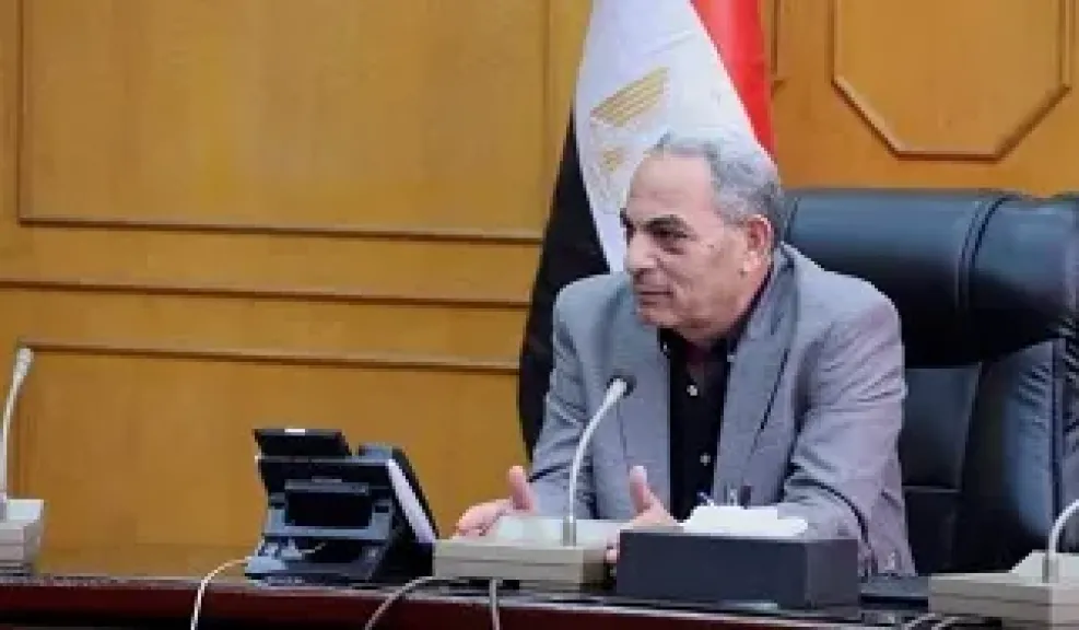 محافظ الإسماعيلية للطلاب المتفوقين في الشهادة الإعدادية: واصلوا السعي للحفاظ على التفوق
