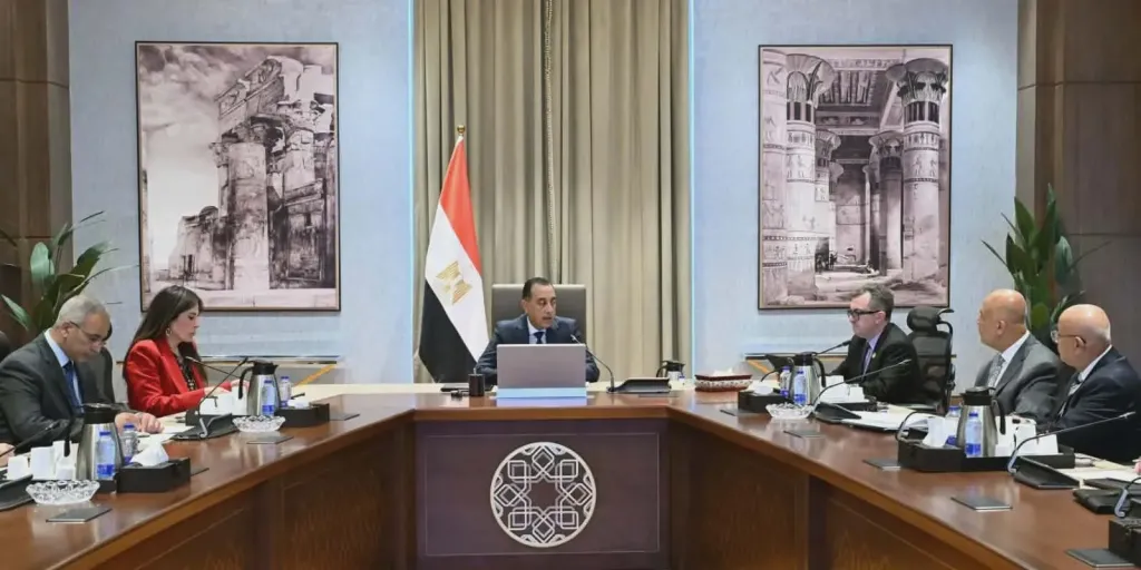 رئيس الوزراء يتابع جهود تنفيذ الخطة الاستراتيجية لتحلية مياه البحر