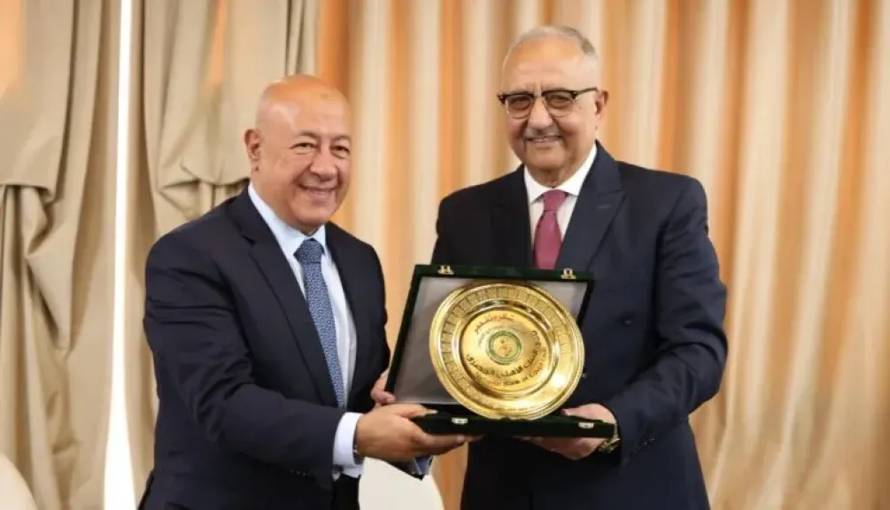 نادي البنك الأهلي يُكرم يحيى أبو الفتوح قبل توليه منصب الرئيس التنفيذي لبنك التعمير والإسكان «صور»