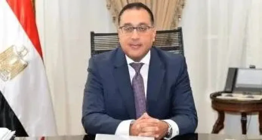 رئيس الوزراء يشيد بجهود اللجنة الطبية العليا بالمجلس في تنفيذ القوافل بالمحافظات
