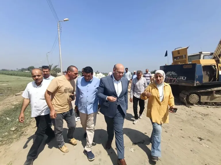 نائب محافظ الجيزة يتابع معدلات تنفيذ مشروع الصرف الصحي بقرية الرهاوي
