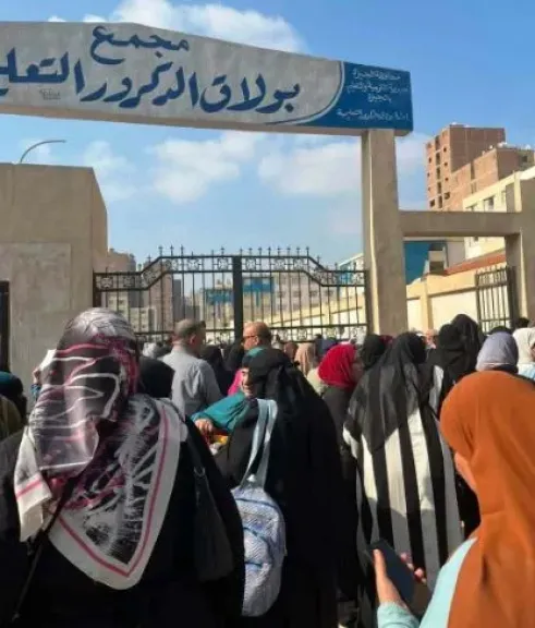 تشديدات أمنية بمجمع مدارس بولاق الدكرور قبل امتحاني الكيمياء والجغرافيا للثانوية العامة