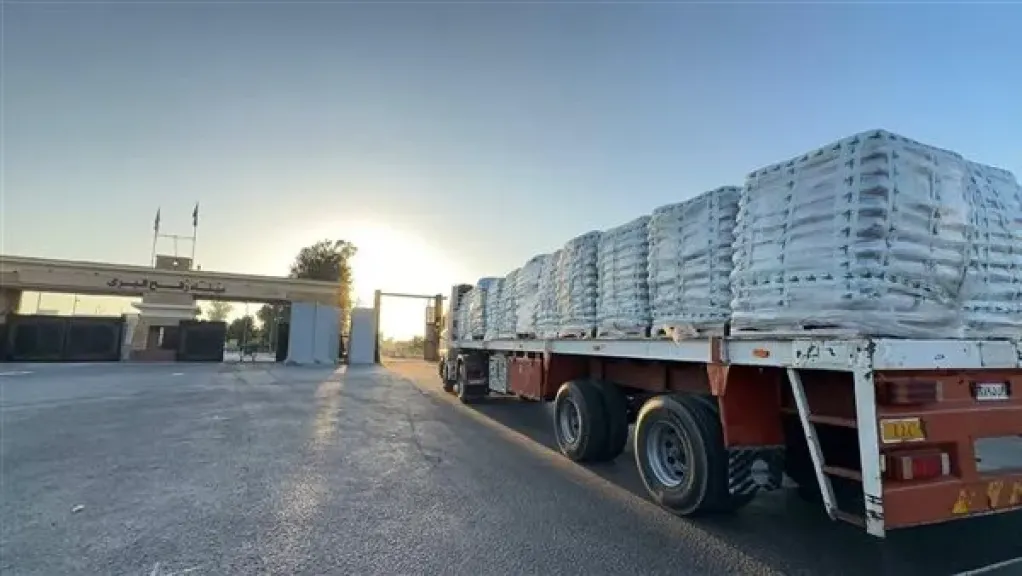 الهلال الأحمر المصري يطلق القافلة 226 من ”زاد العزة” لدعم قطاع غزة