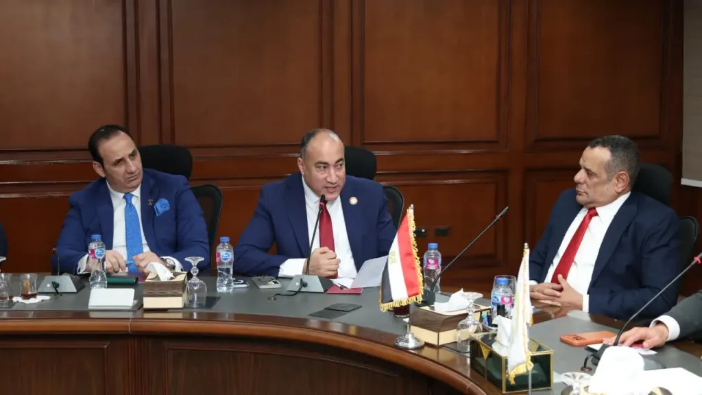 الهيئة البرلمانية لحزب حماة الوطن تلتقي محافظ الجيزة لبحث مطالب المواطنين