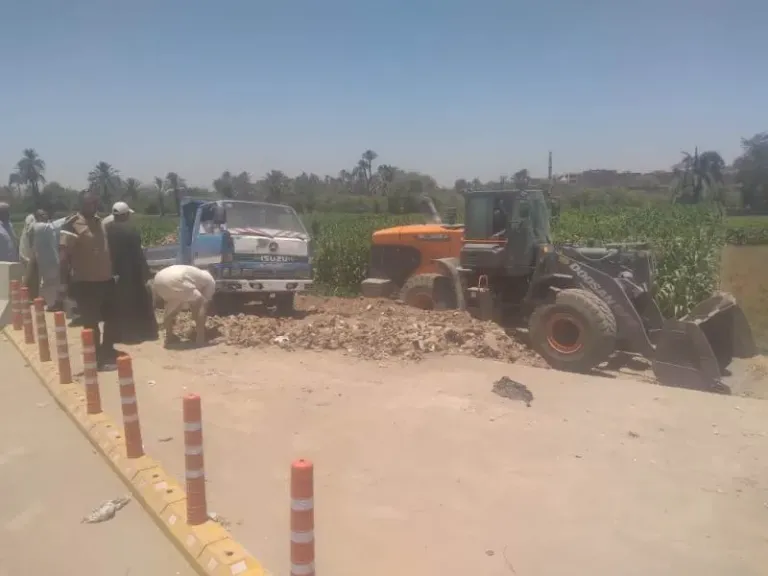 محافظ سوهاج: إنشاء مطلع ومنزل لقرية النغاميش على محور دار السلام لتسهيل حركة المواطنين