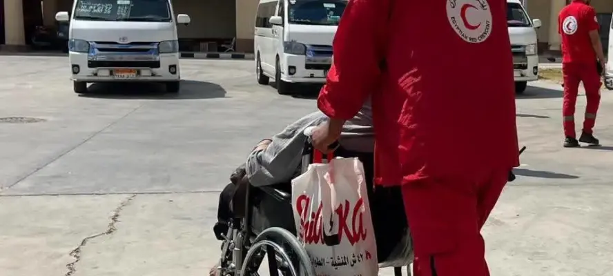 معبر رفح البري يستقبل دفعة جديدة من العائدين الفلسطينيين لقطاع غزة