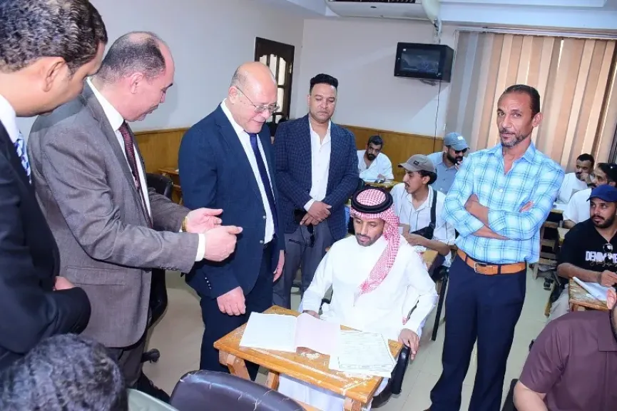 رئيس جامعة سوهاج يتفقد امتحانات الدراسات العليا بكلية الدراسات العليا والبحوث البيئية