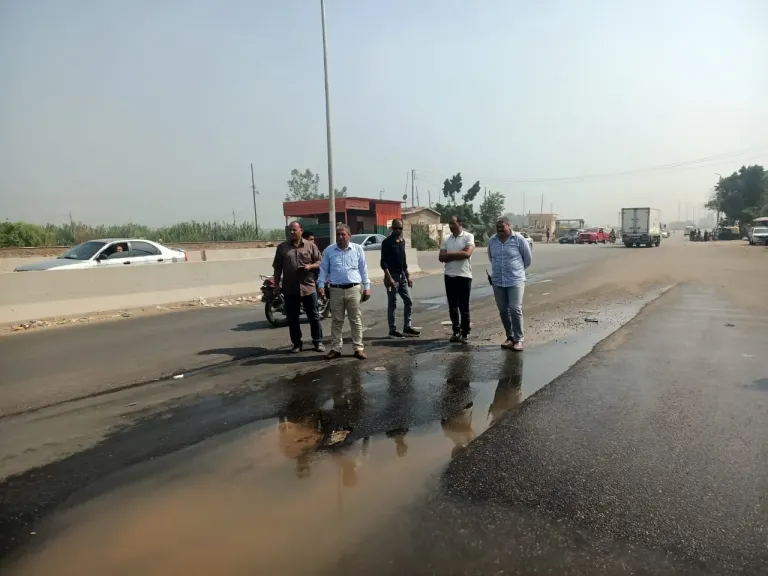 ​الانتهاء من إصلاح كسر بخط مياه بطريق «الزقازيق - ههيا»