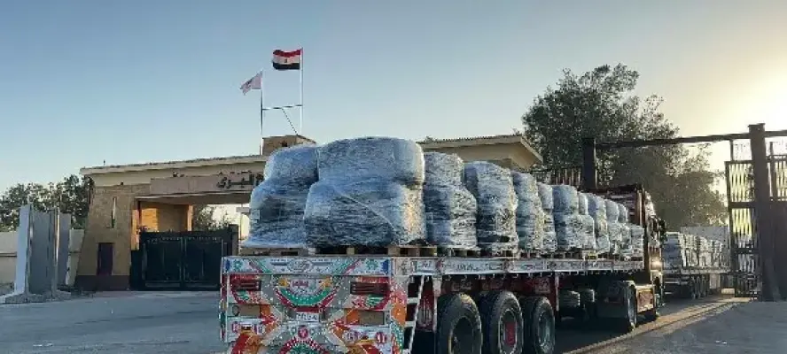 قافلة المساعدات الإنسانية الـ229 تتوجه إلي قطاع غزة