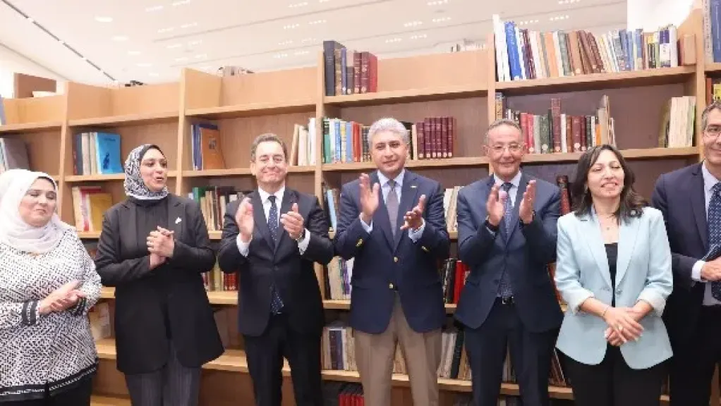 وزير السياحة والآثار يفتتح مكتبة المتحف المصري الكبير