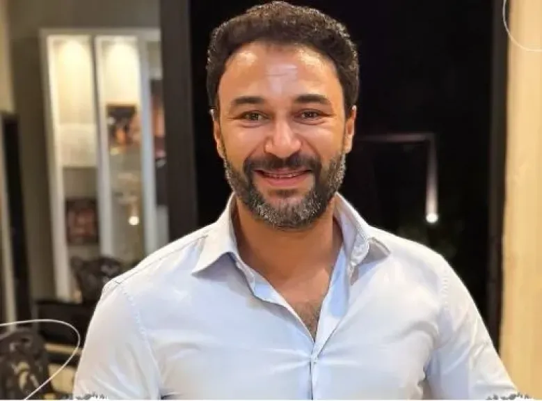 محمد العمروسي: بحب أبقى مختلف.. ولوحة أدواري يبقى فيها كذا لون