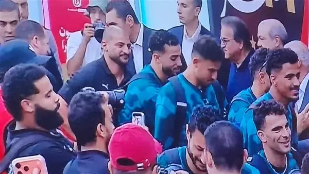 وزراء الطيران والصحة والرياضة يستقبلان منتخب مصر بمطار العلمين وينقلان تهنئة القيادة والحكومة